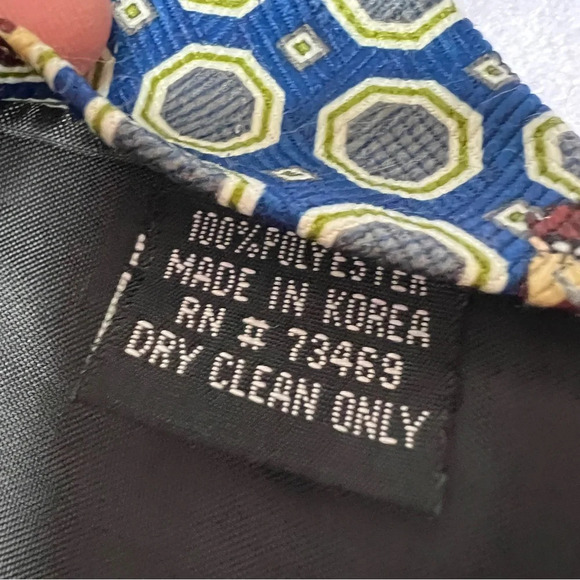 Looney Tunes Tazmanian Devil Necktie - Picture 6 of 6